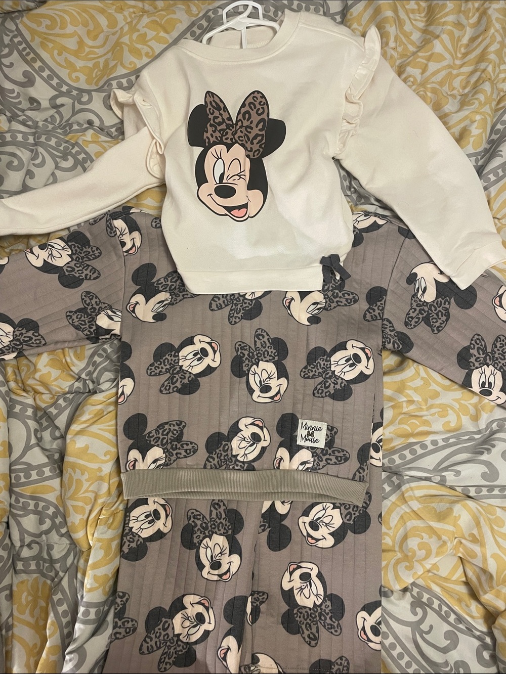 Minnie Mouse Leopard Bow Pullover & Jogger Set - Cream & Taupe